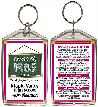 Class reunion keychain favors in the Chalkboard design are personalized with your school name, colors and year, with fun facts from your graduating year on back.